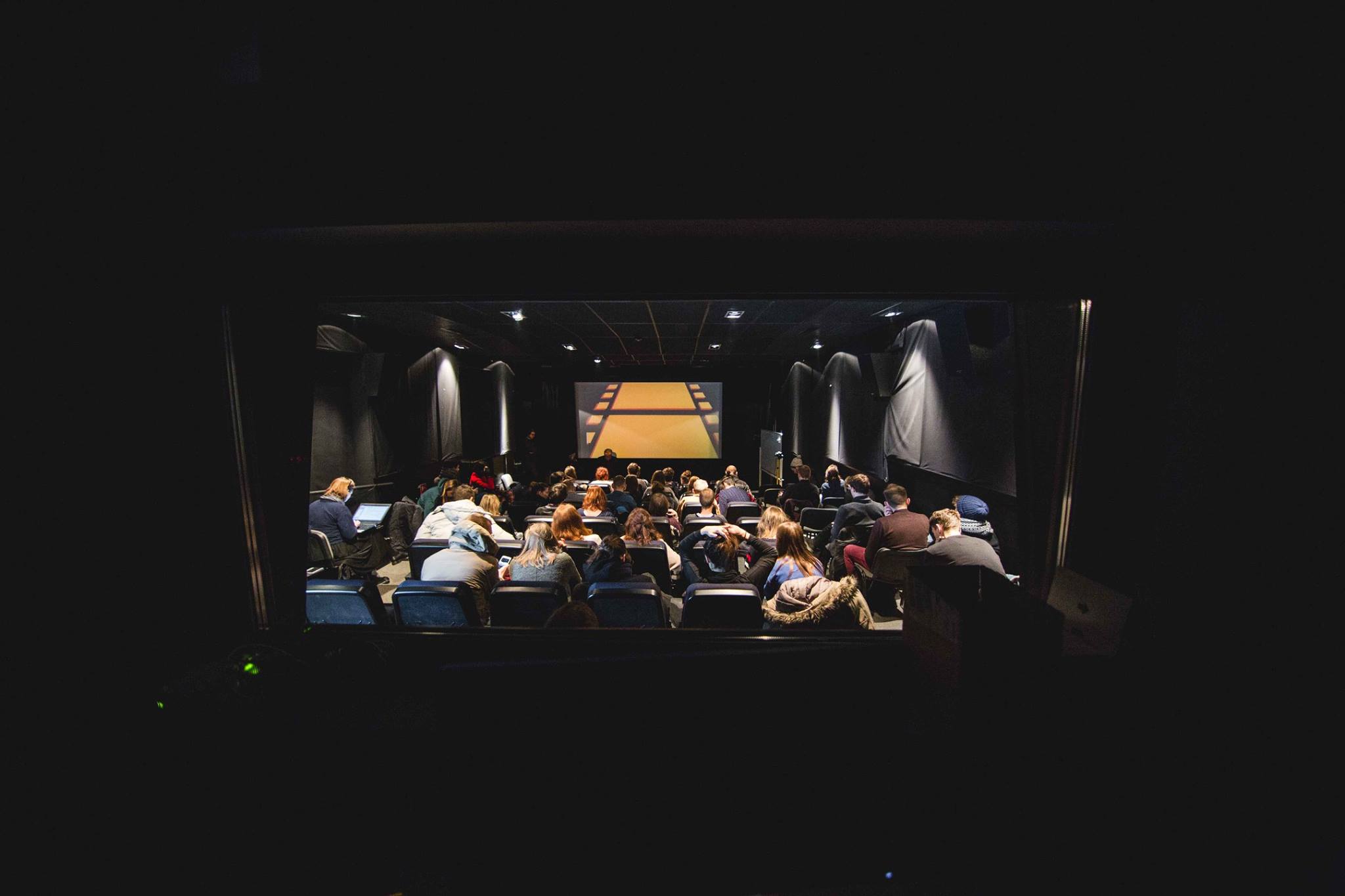 PRASIDEDA LMTA ABSOLVENTŲ FILMŲ PERŽIŪRŲ CIKLAS „BALKONO SEANSAI“